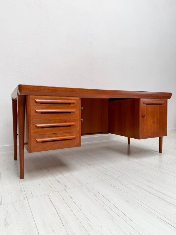 Bureau exécutif en teck des années 1960 par Ib Kofod-Larsen