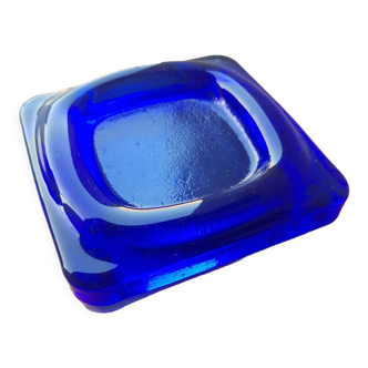 Empty glass pocket