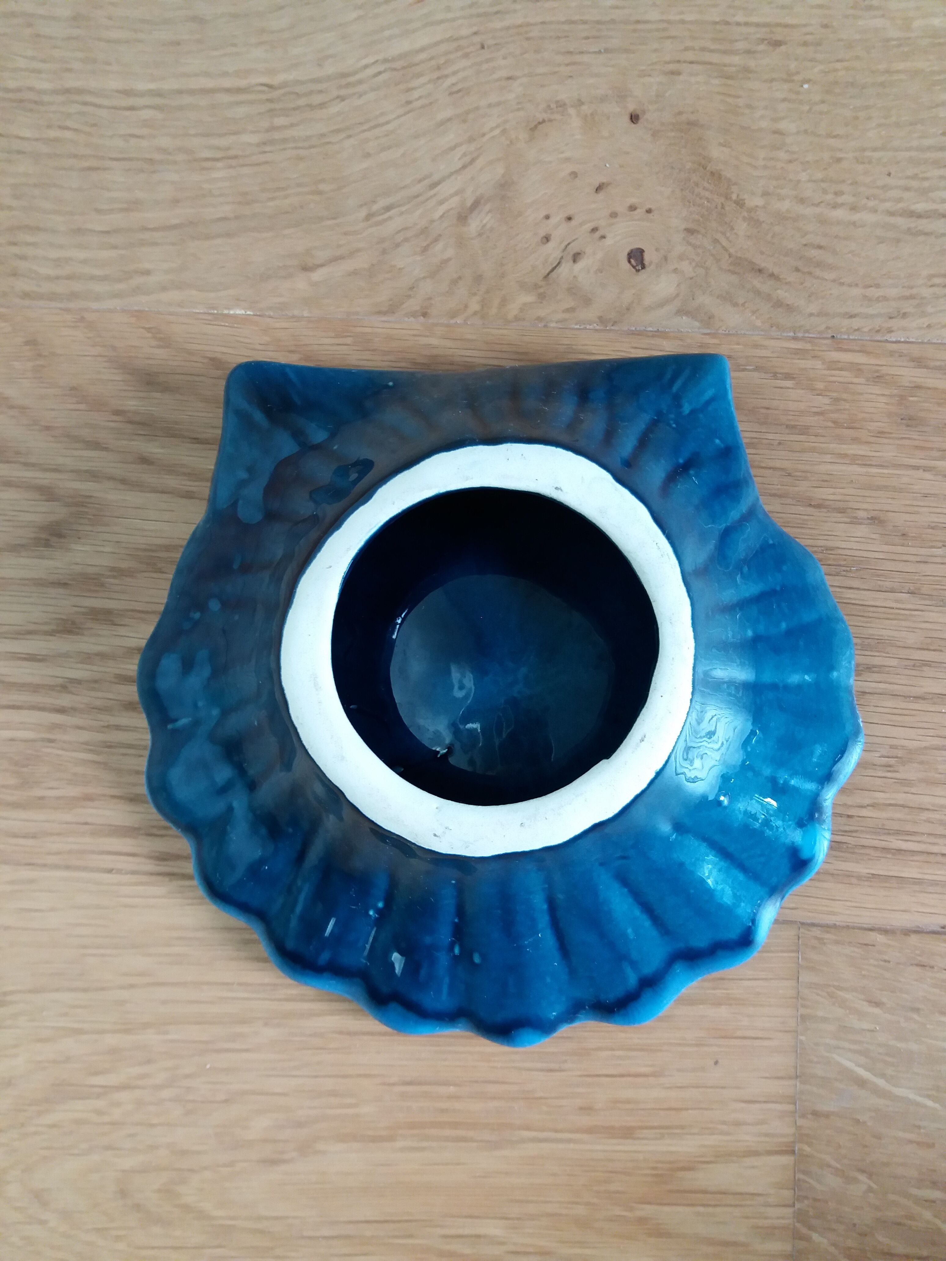 Empty ceramic shell pocket