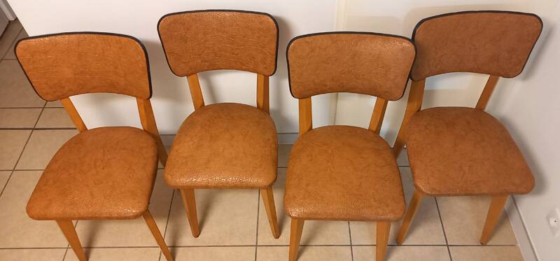 Set of 4 vintage chairs in solid beech and caramel faux leather.