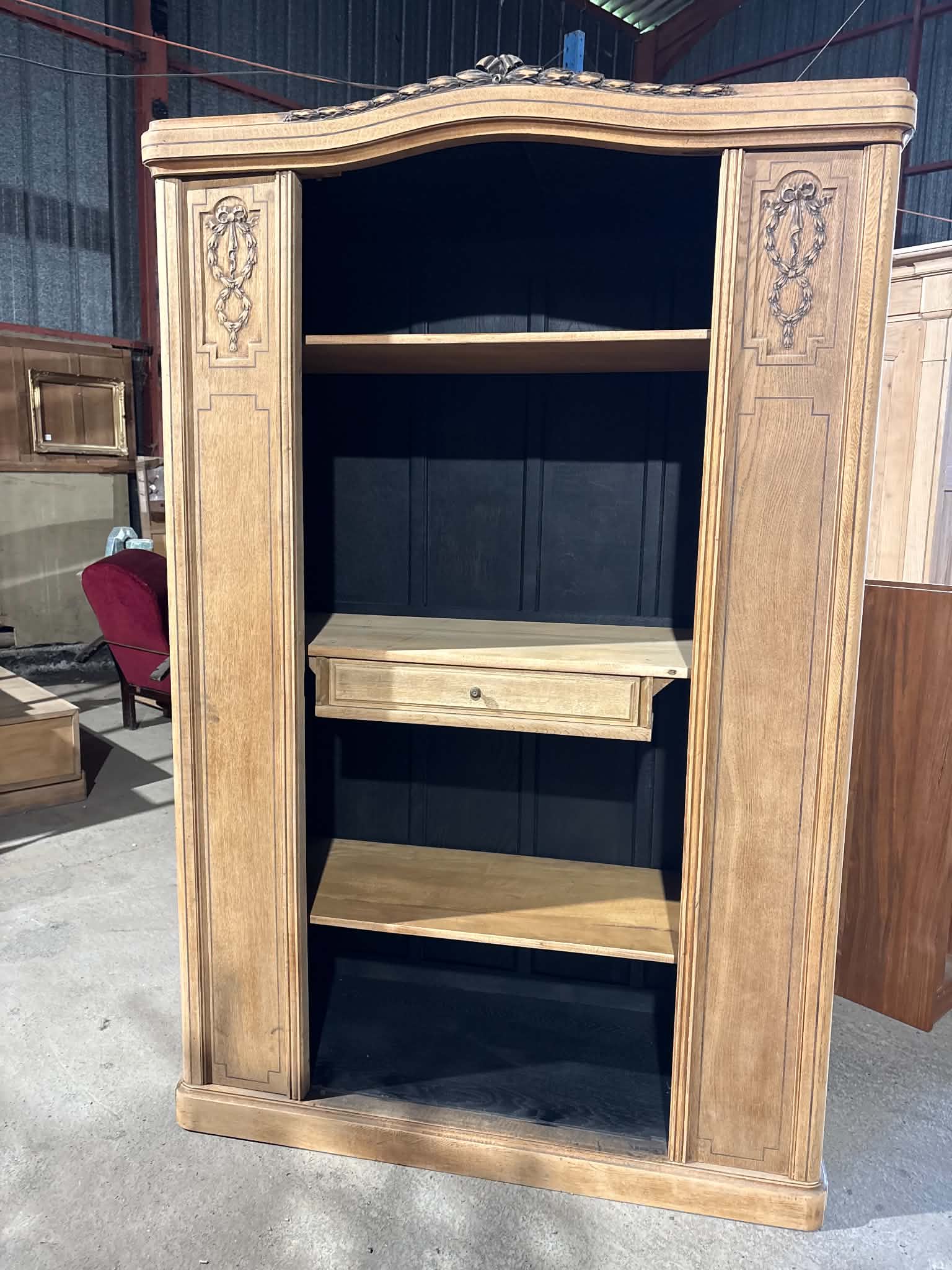 Library / open cabinet