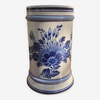 Delft earthenware pot