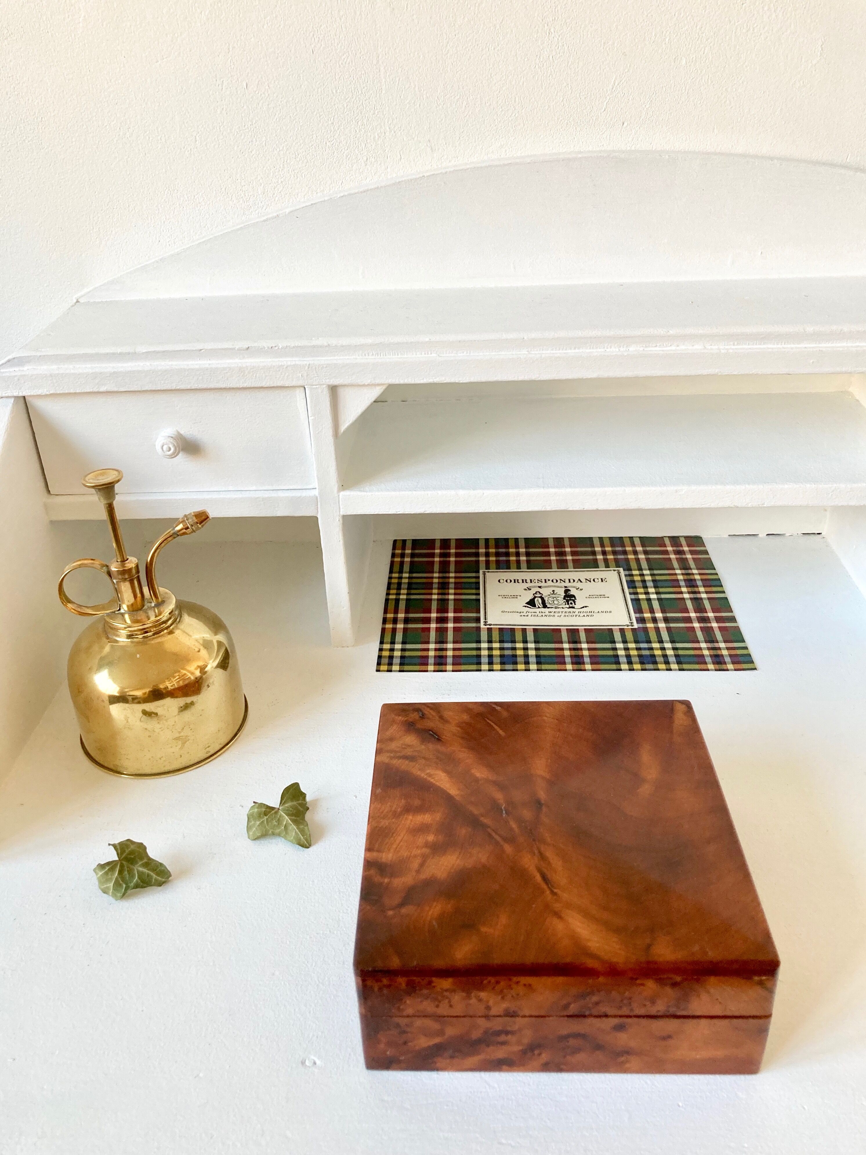 Magnifying glass wooden box