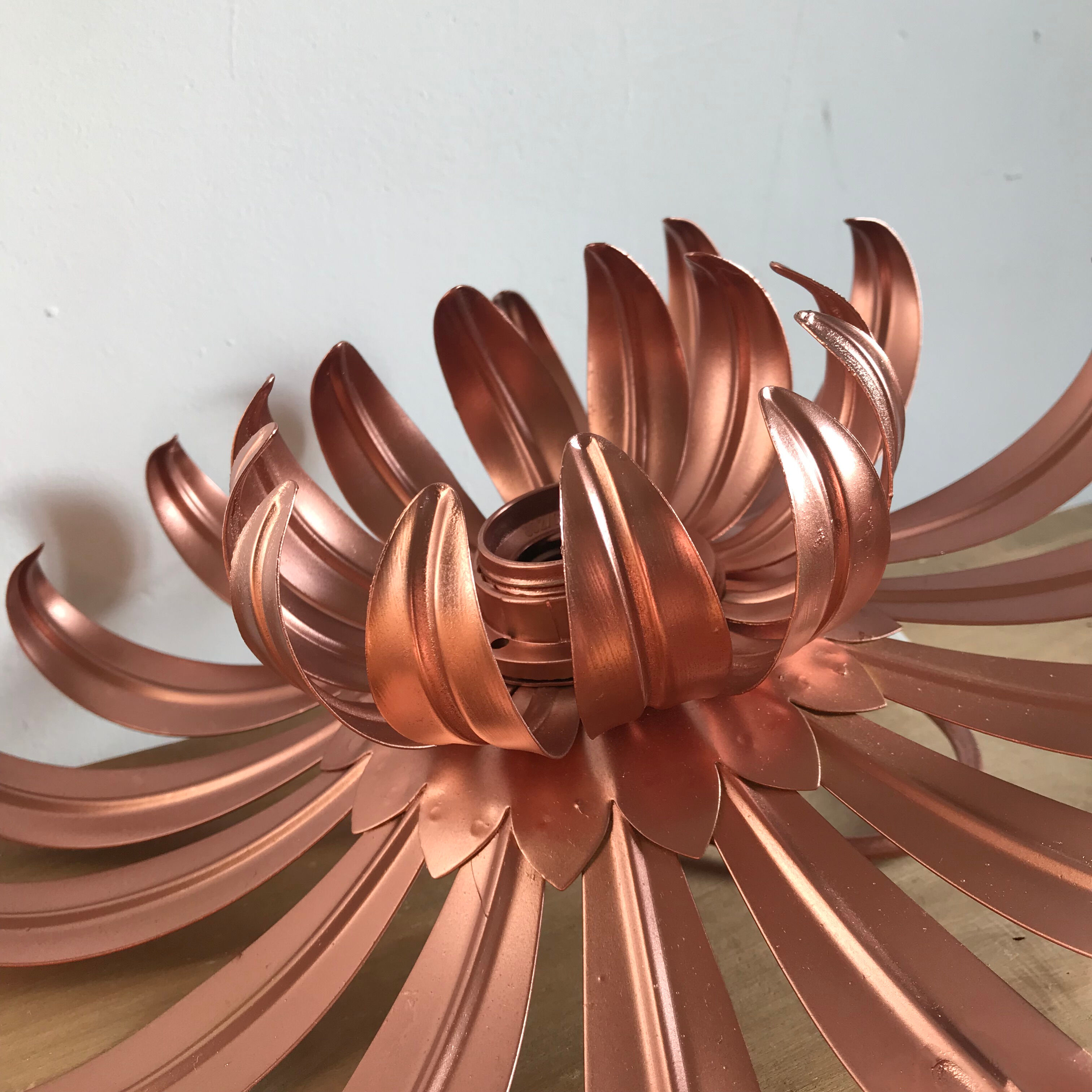 Vintage metal flower wall lamp