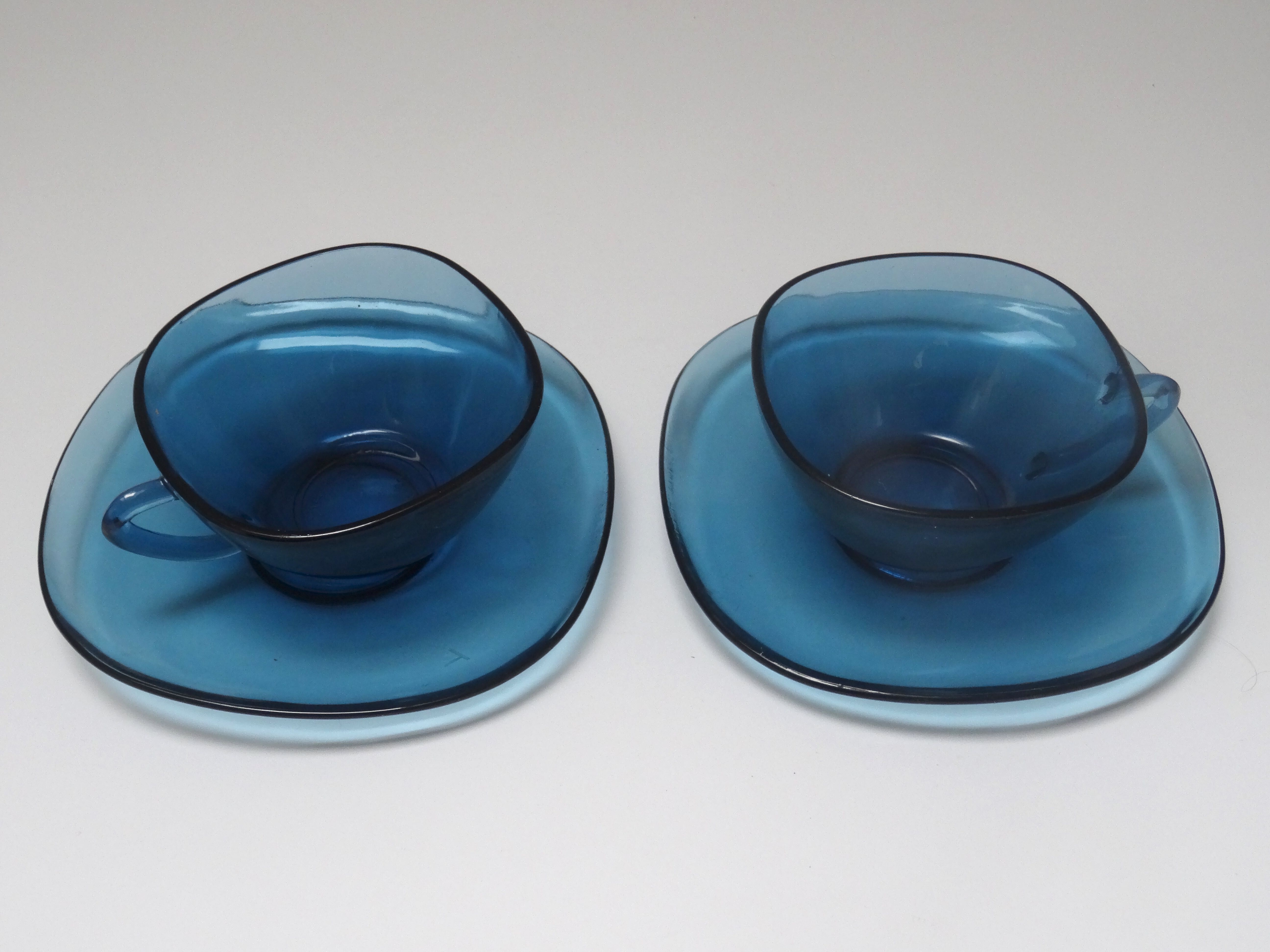 2 blue Vereco cups
