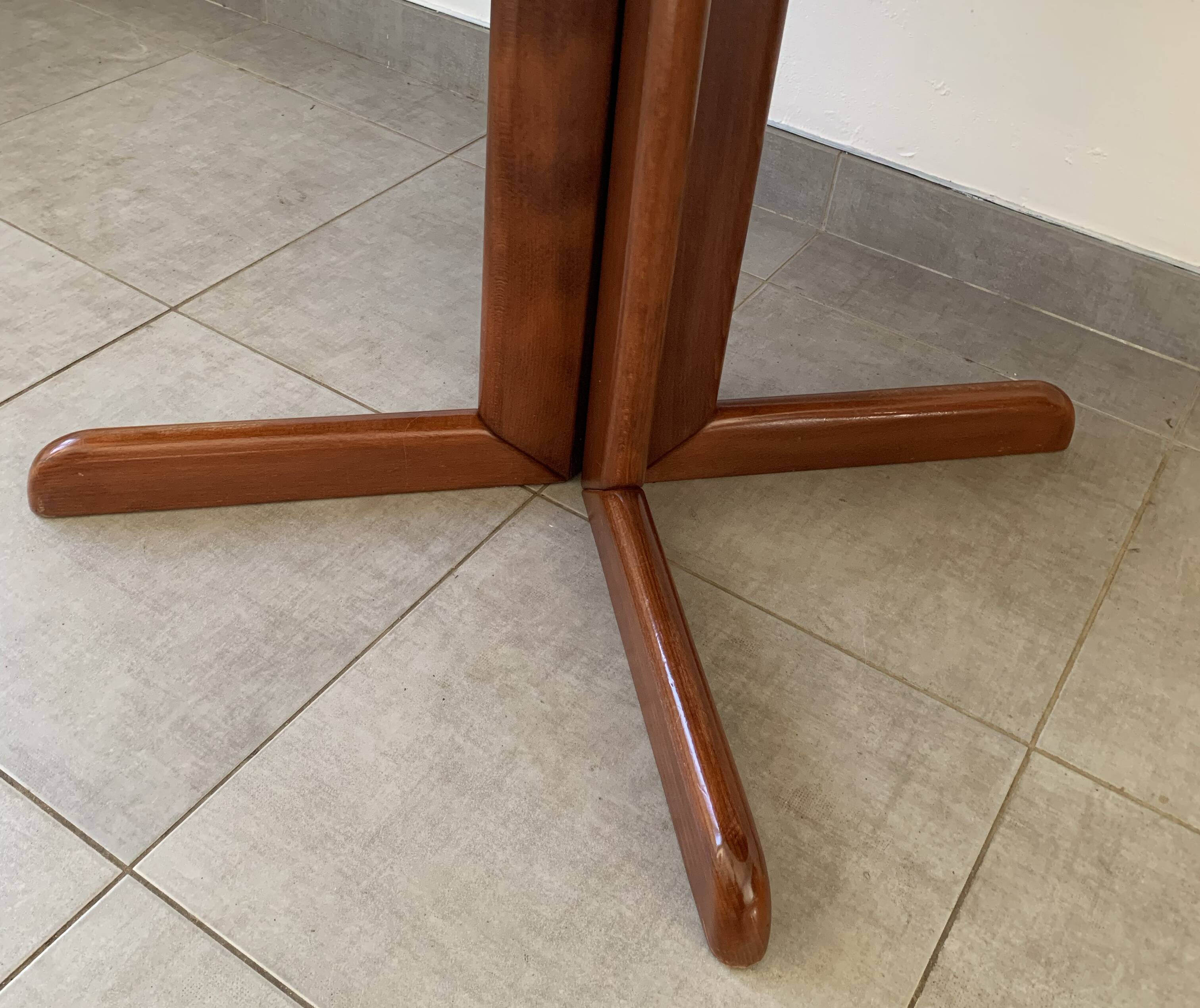 Table danoise ovale extensible en teck, années 60