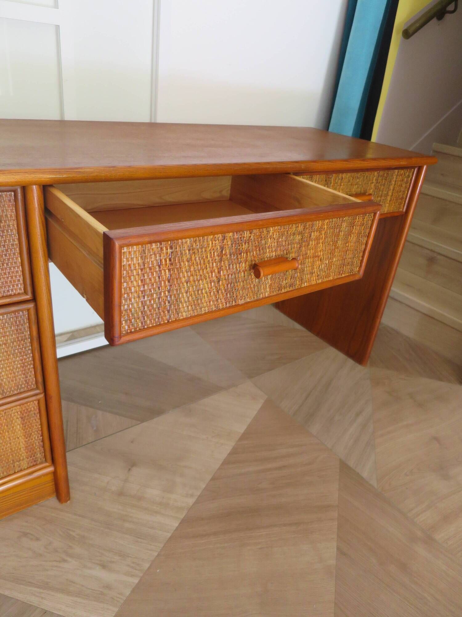 Vintage cane rattan desk with a large top and 5 drawers - 1960s/70s.