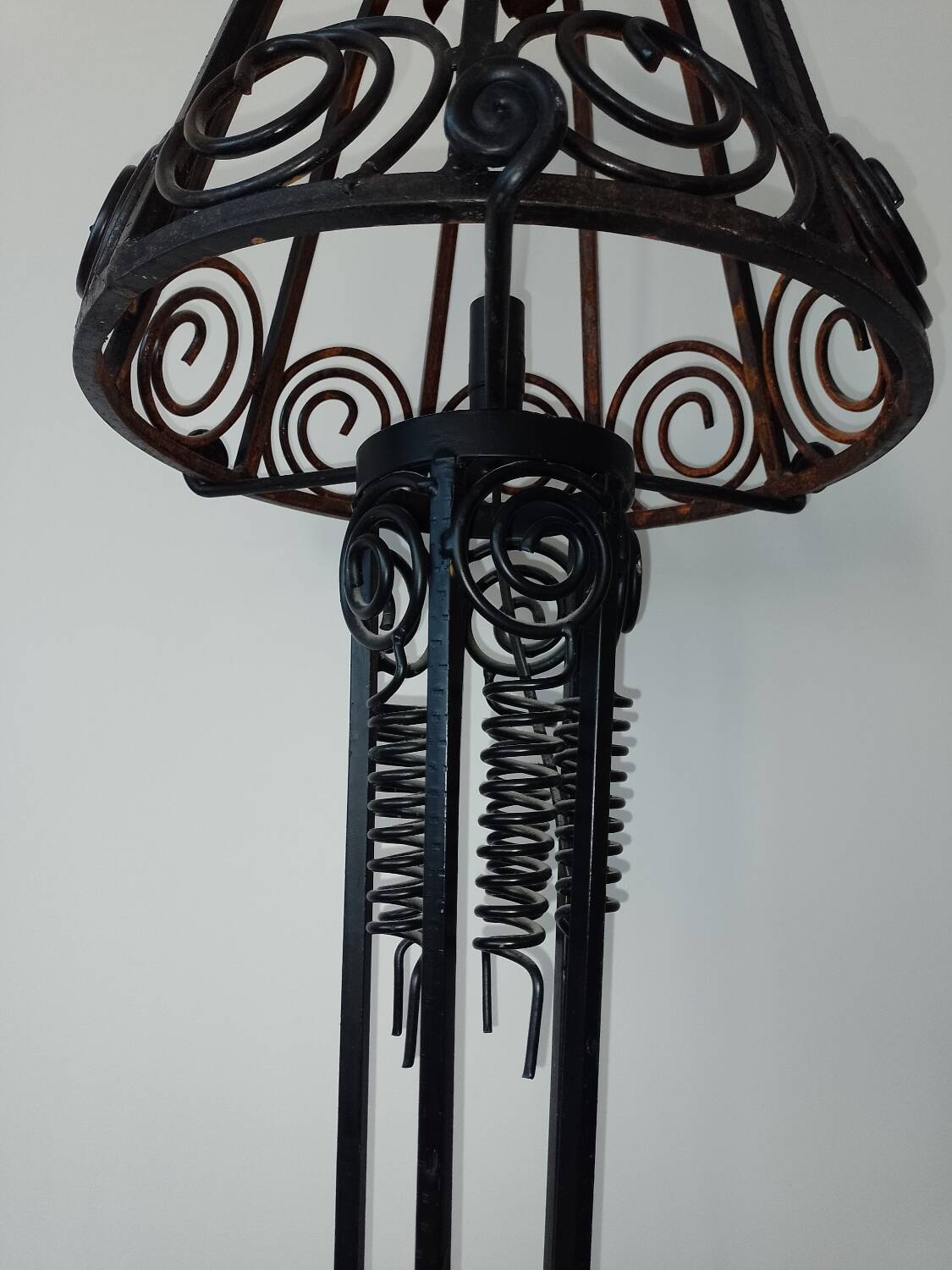 Lampadaire fer battu art déco 1930