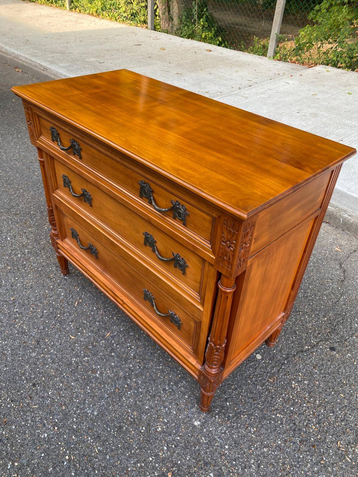 Louis XVI commode in solid cherry wood — Quality Furniture Label 1976
