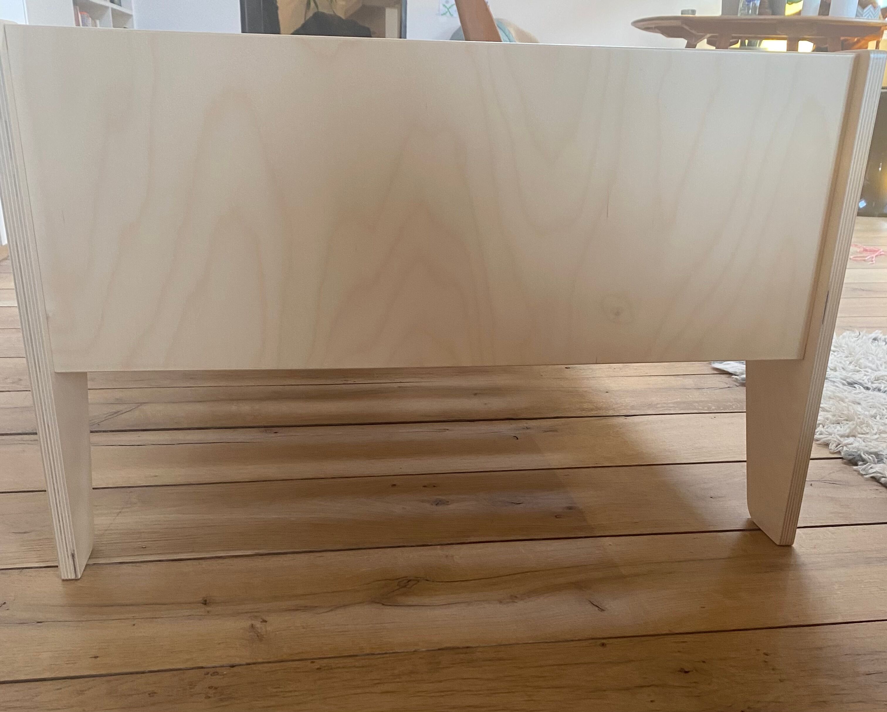 Evolutionary children's bed in light wood