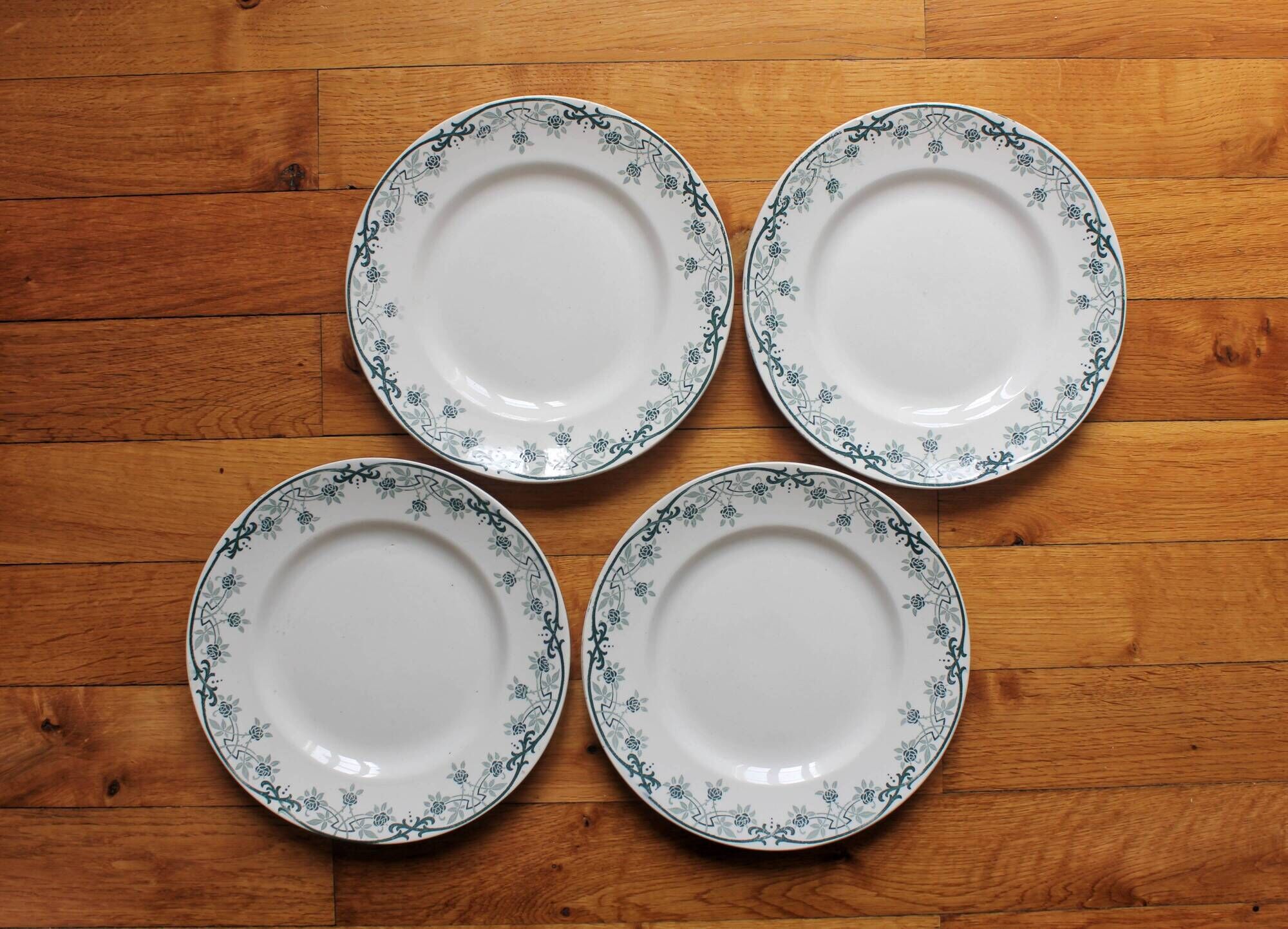 4 assiettes plates en terre de fer modèle "Blériot" Saint Amand et Hamage