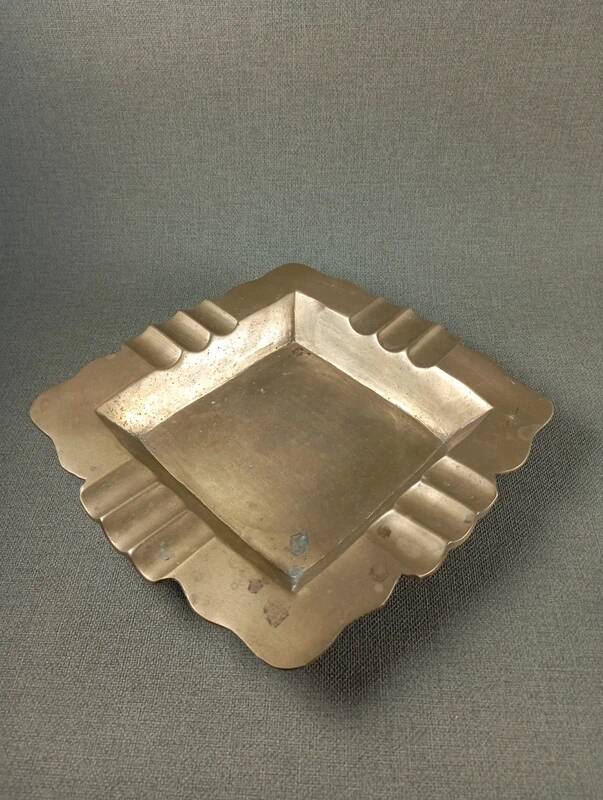 Large ashtray / antique pocket emptier