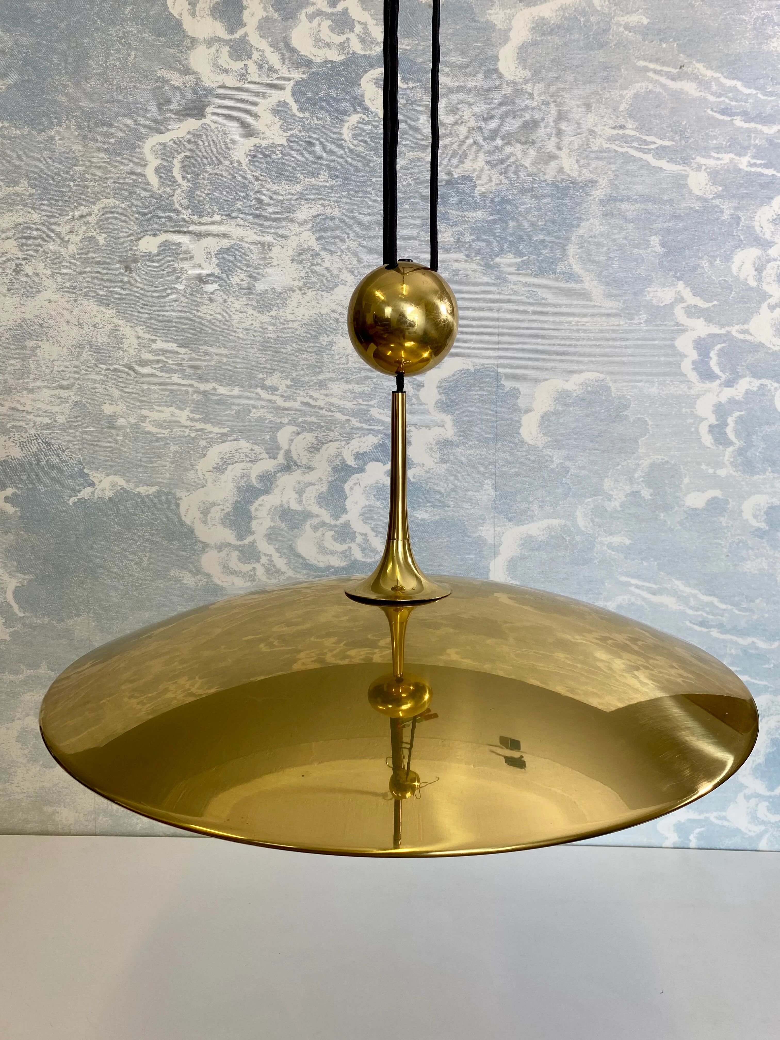 Adjustable brass pendant Onos 55 Center Pull by Florian Schulz, Germany, 1970s