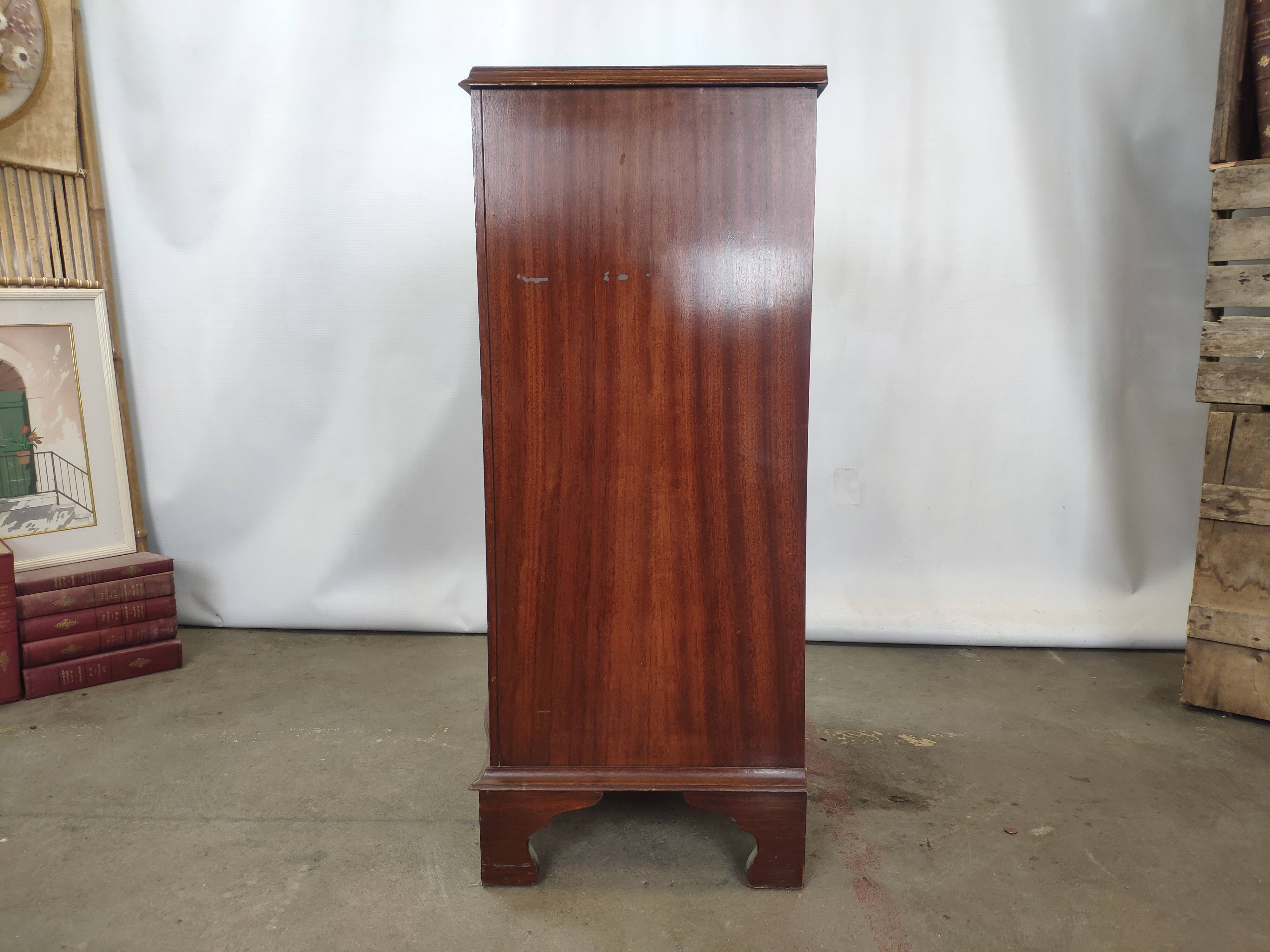 Commode galbée acajou 5 tiroirs poignée anneaux