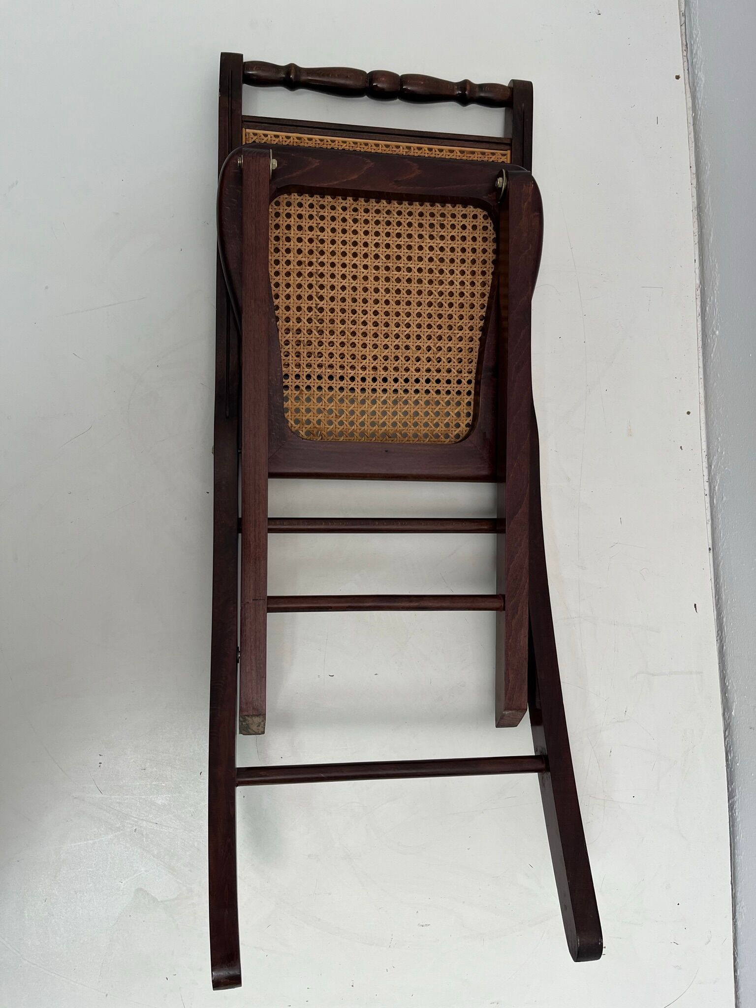 2 vintage folding chairs in wood and canning, 60s