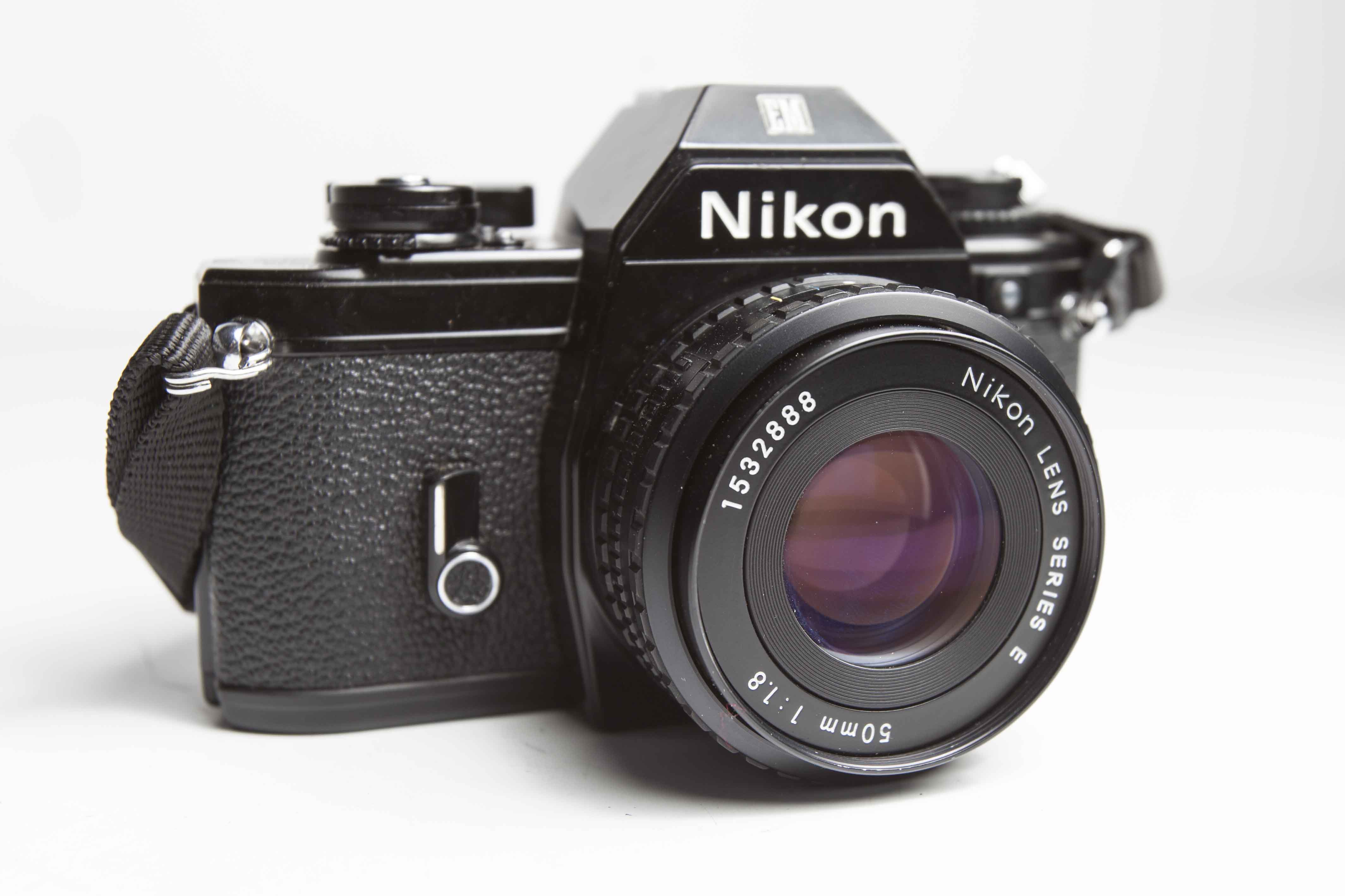 Appareil photo Nikon EM