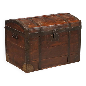 Antique chest in stained oak and iron, Italy, 19th century.