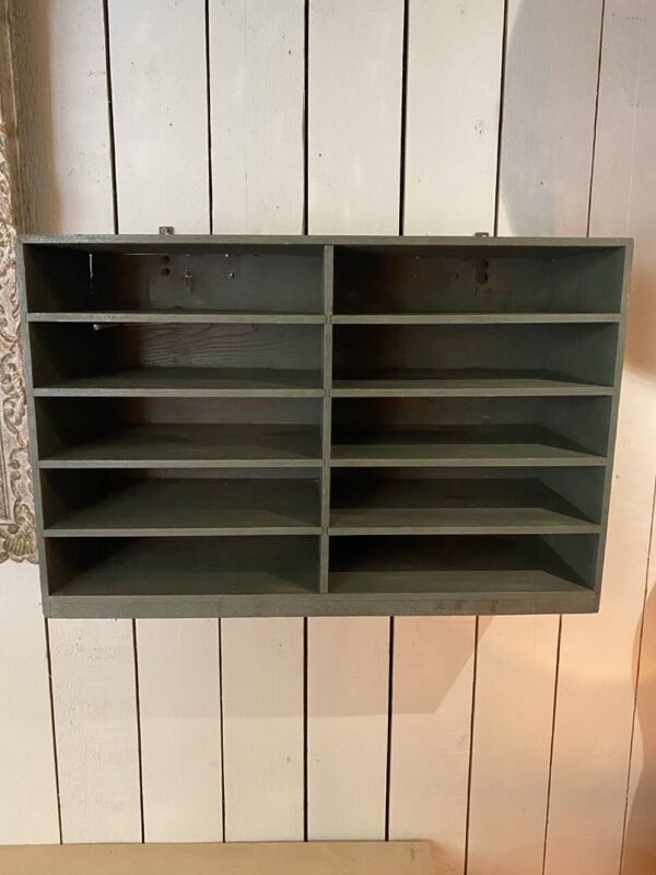 Étagère murale ancienne en bois – casier mural