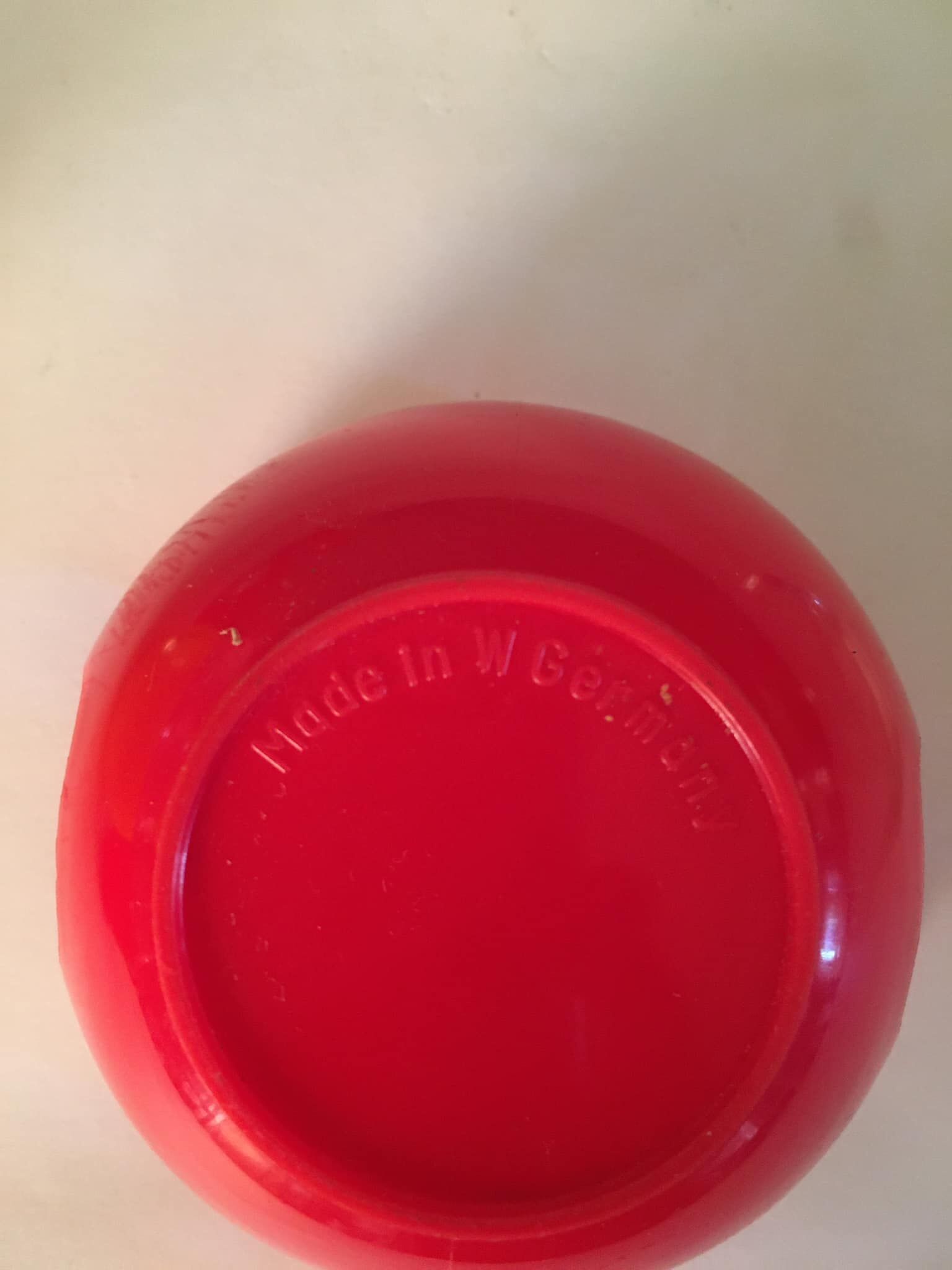 5 vintage glass cups and removable plastic support from the 70s in bright colors