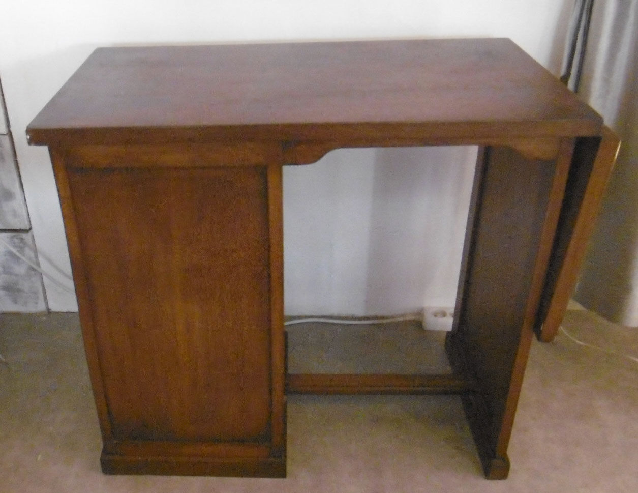 Former desk of postal administration 40/50