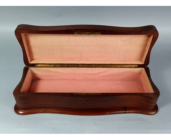 Ancienne boite coffret couture de forme chantournée bois intérieur tissus  SB | Selency