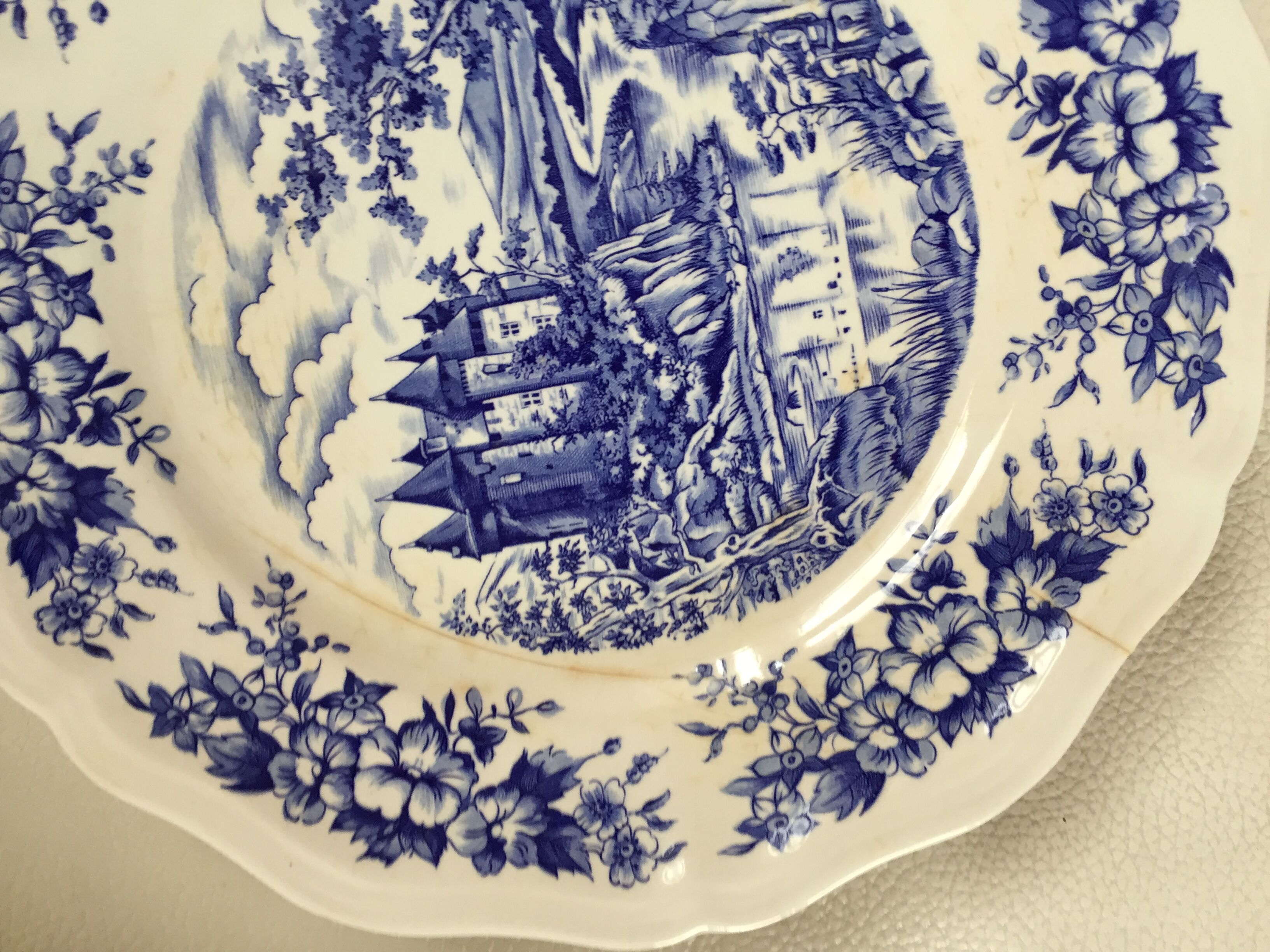 Twelve vintage flat plates Sarreguemines Model Castle