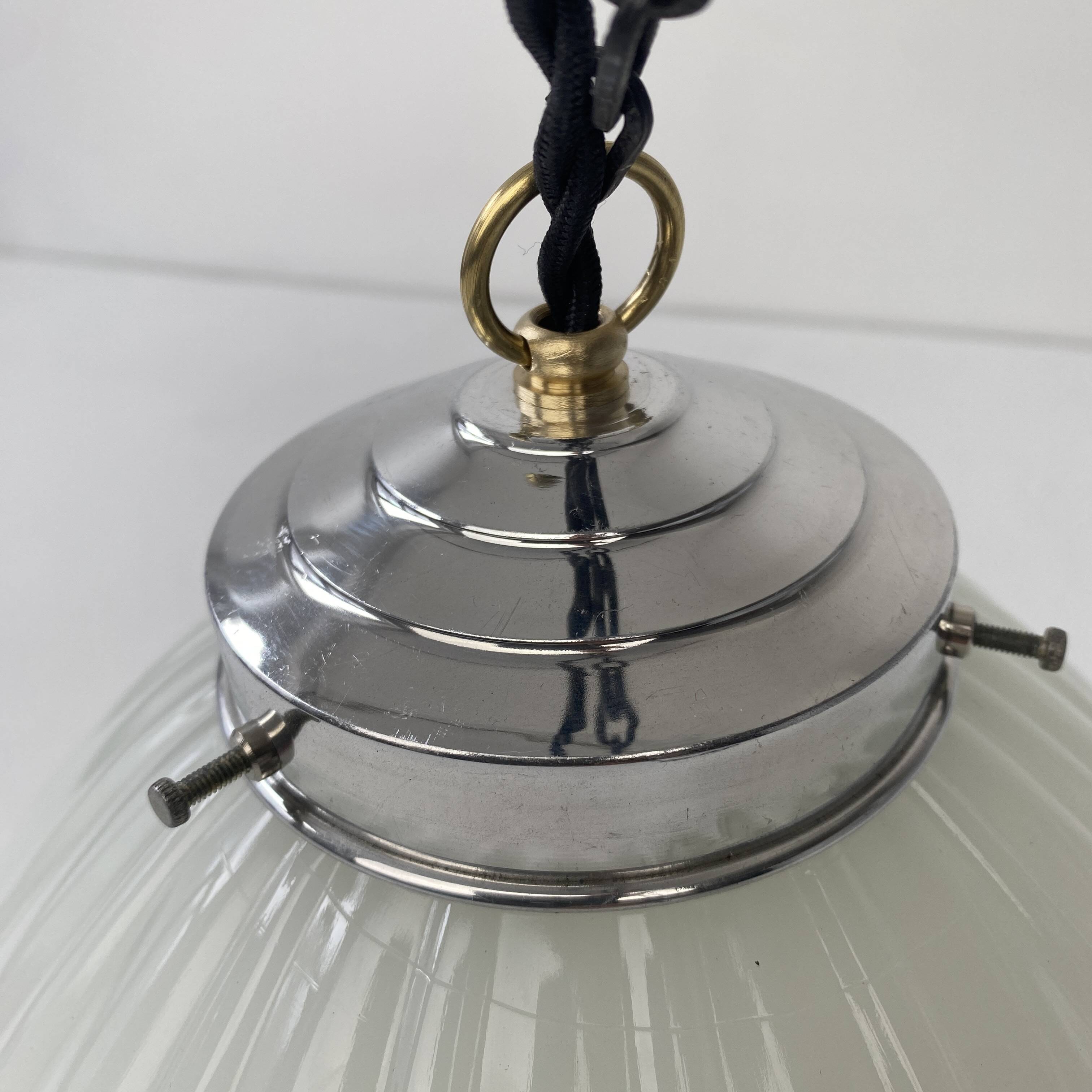 Paire d’anciennes suspensions art-deco en opaline XL