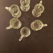 6 verres  à liqueur verre pressé moulé forme choppe