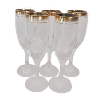 5 champagne flutes