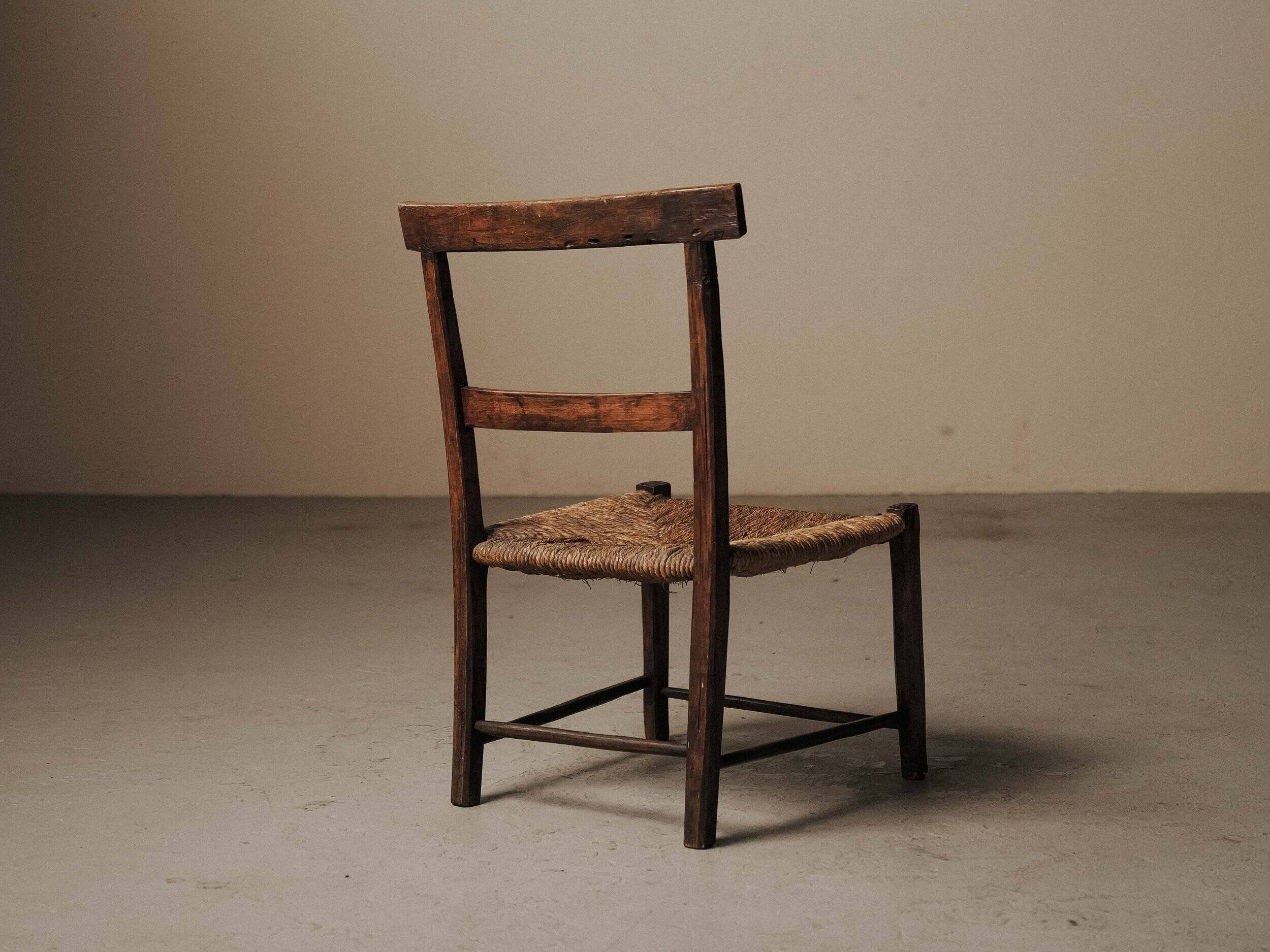 Auvergnat armchair in wood and straw, folk art, 19th century