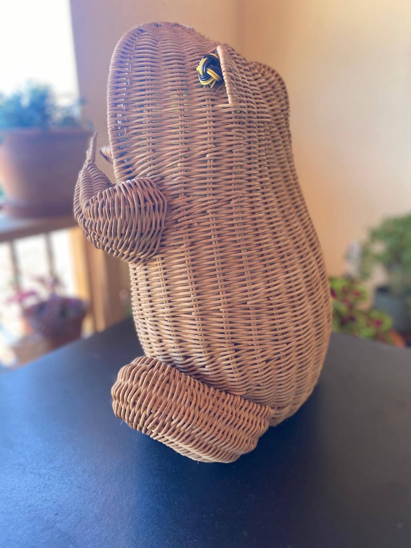 Large vintage 1970s frog magazine rack in rattan — Original fabric