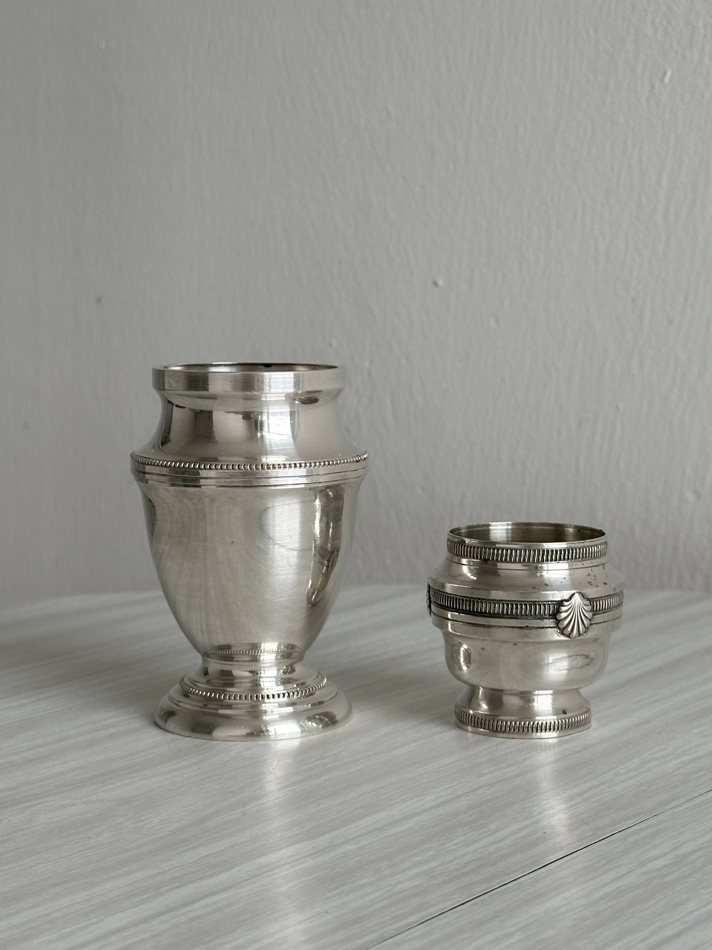 Silver metal duo, small vase and decorative pot