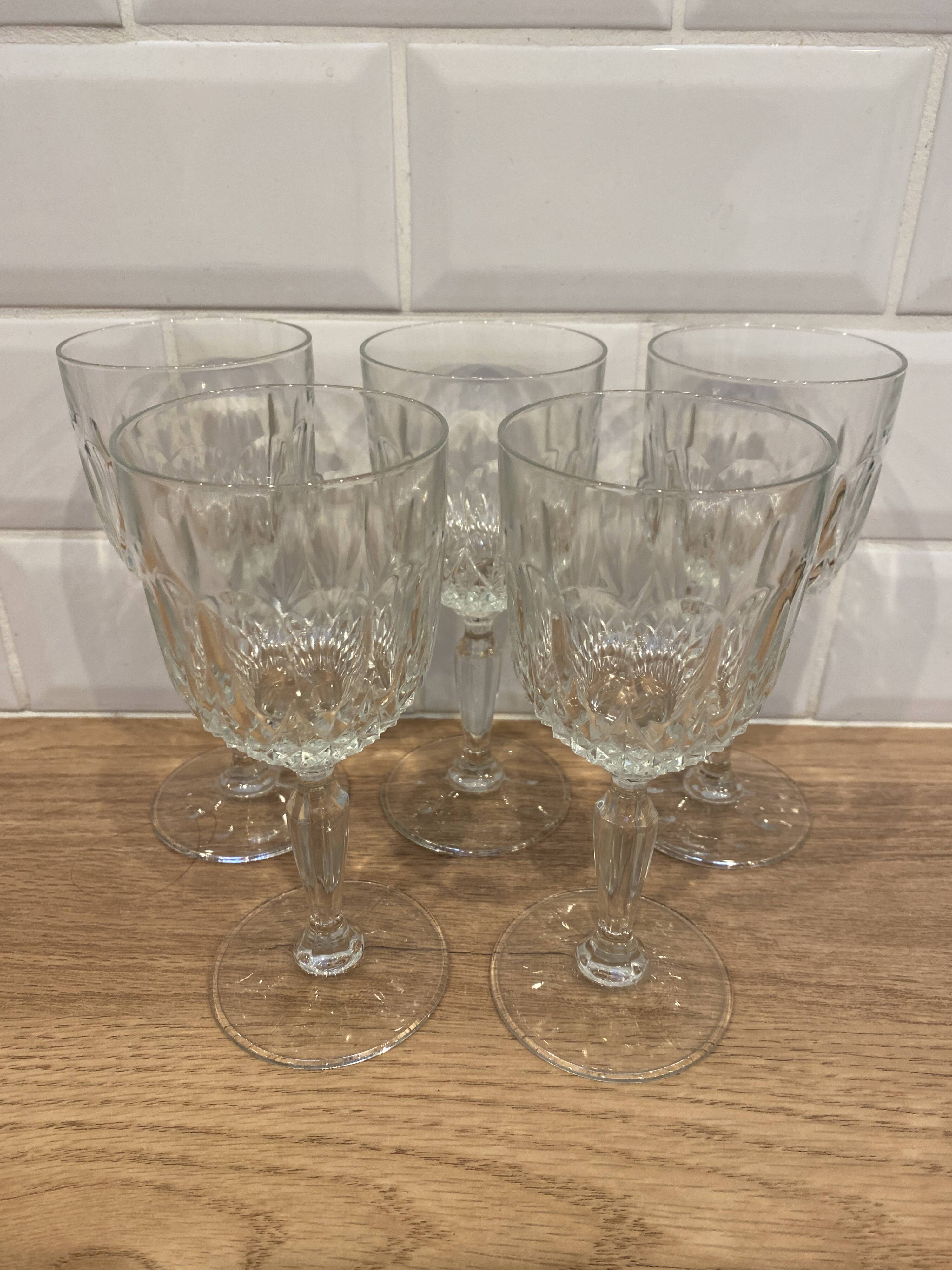 Set of 5 wine glasses