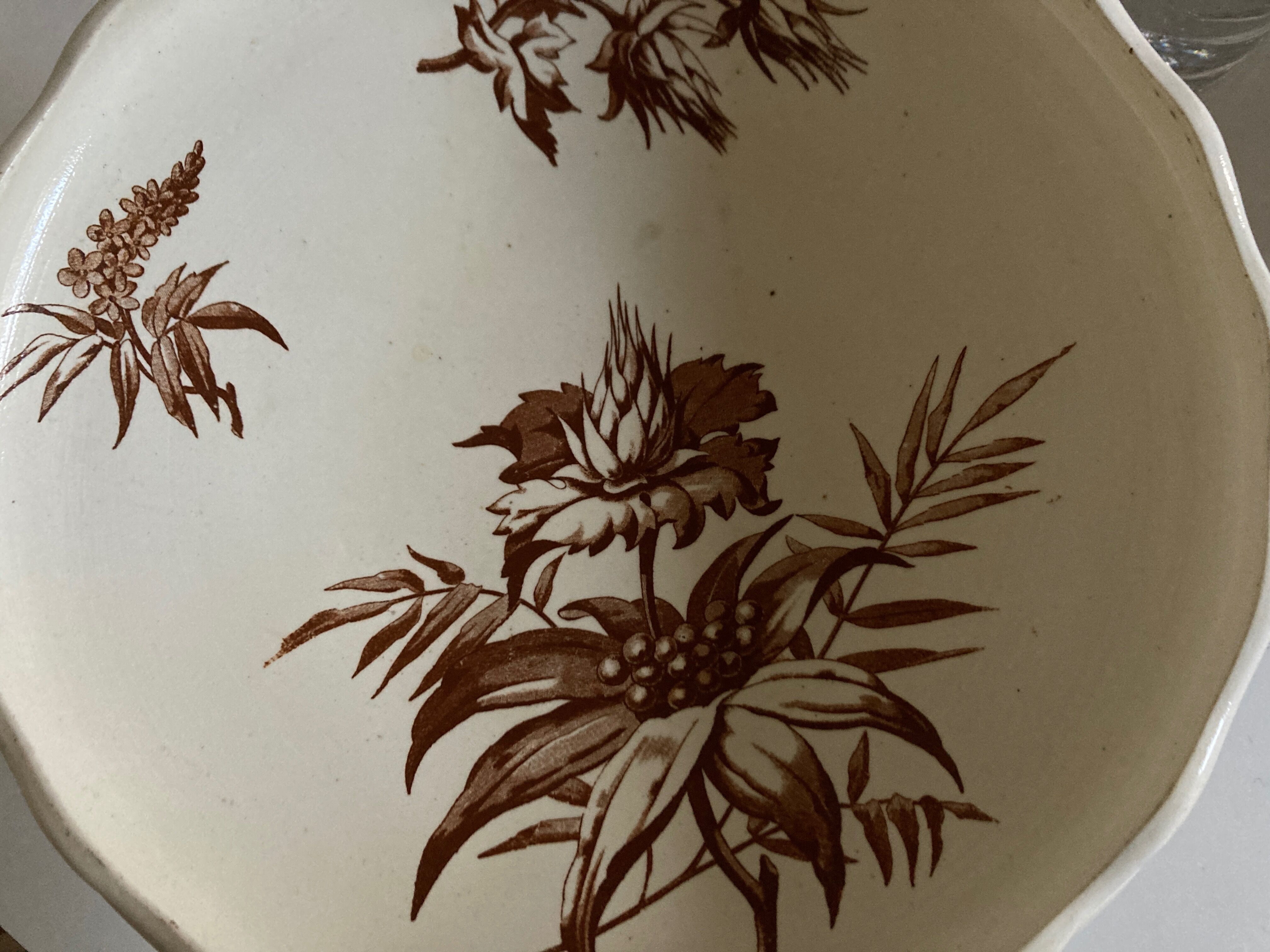 Compotier with gadroons in faience of Clairfontaine 1890 with flowers