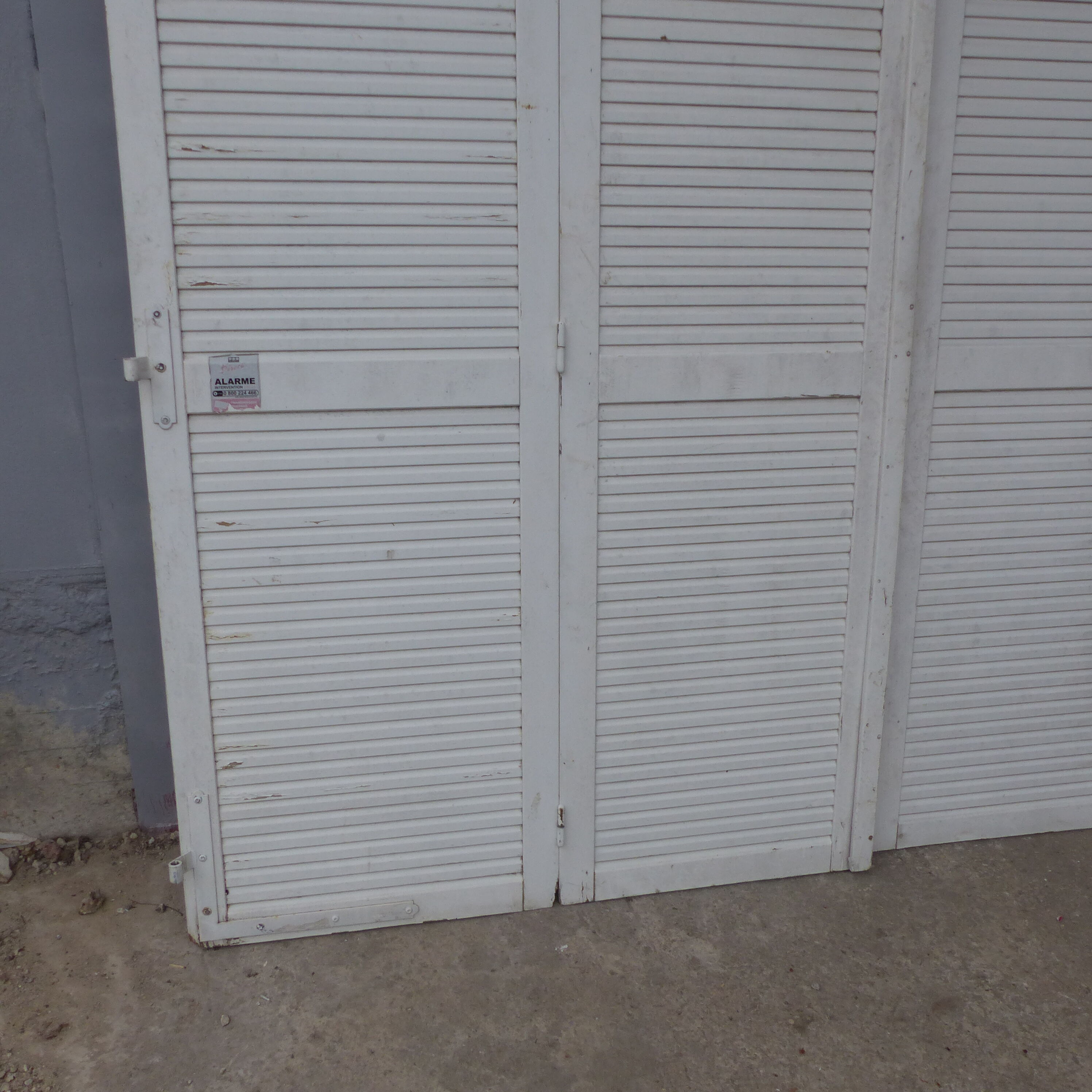 Set of 4 solid louvered shutters l 268 cm x h 212 cm