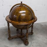 Bar globe maps rolling world