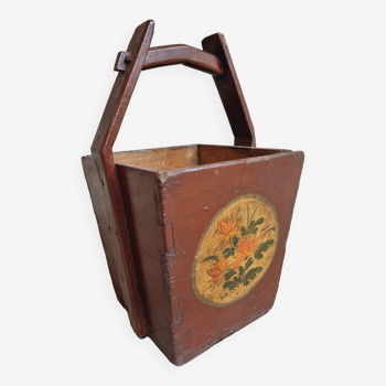 Wooden rice bucket