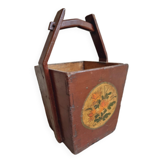 Wooden rice bucket