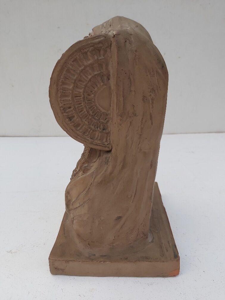 Bust terracotta woman