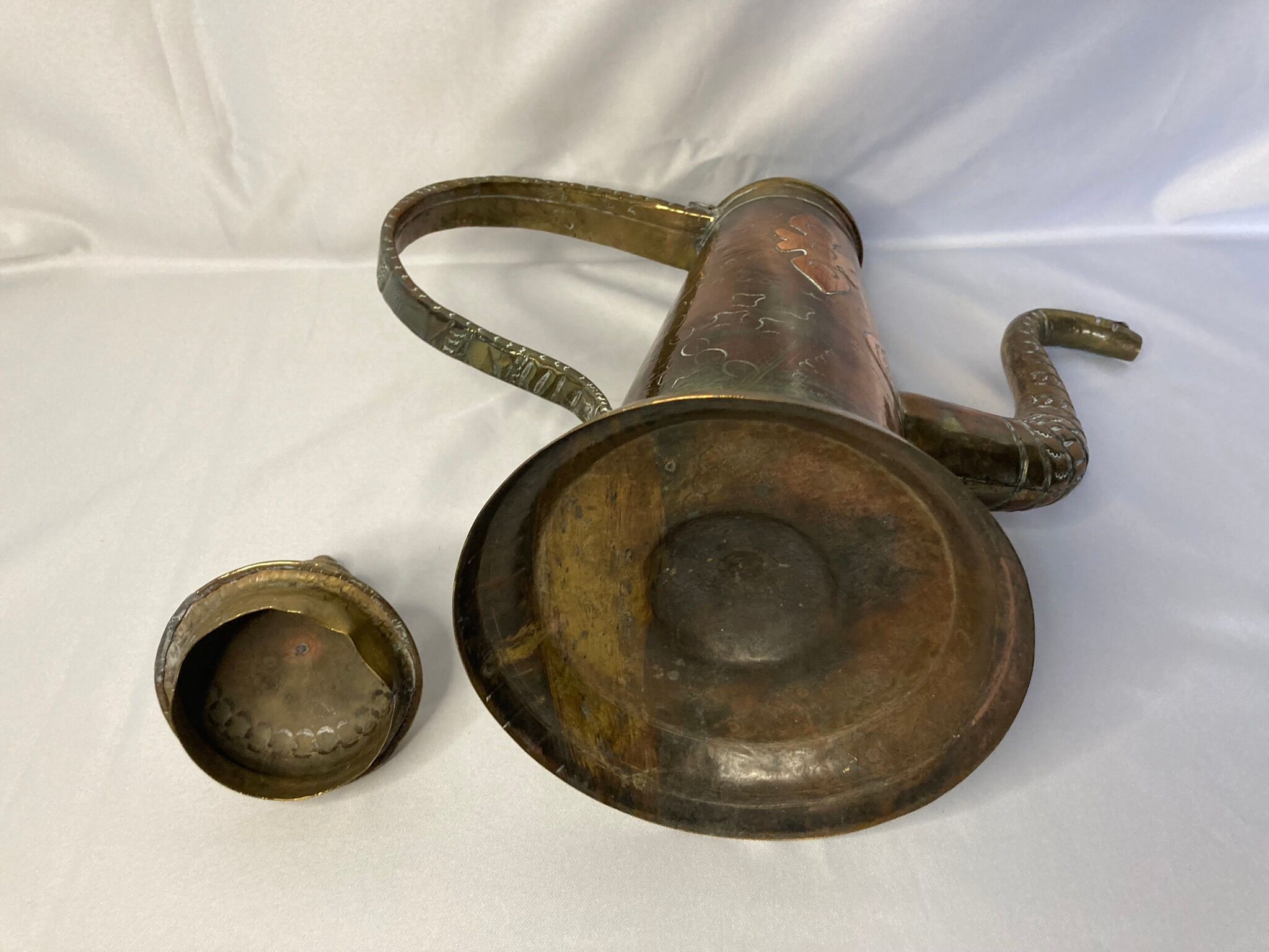 Lot en cuivre ancien plateau et théière orientale XXème