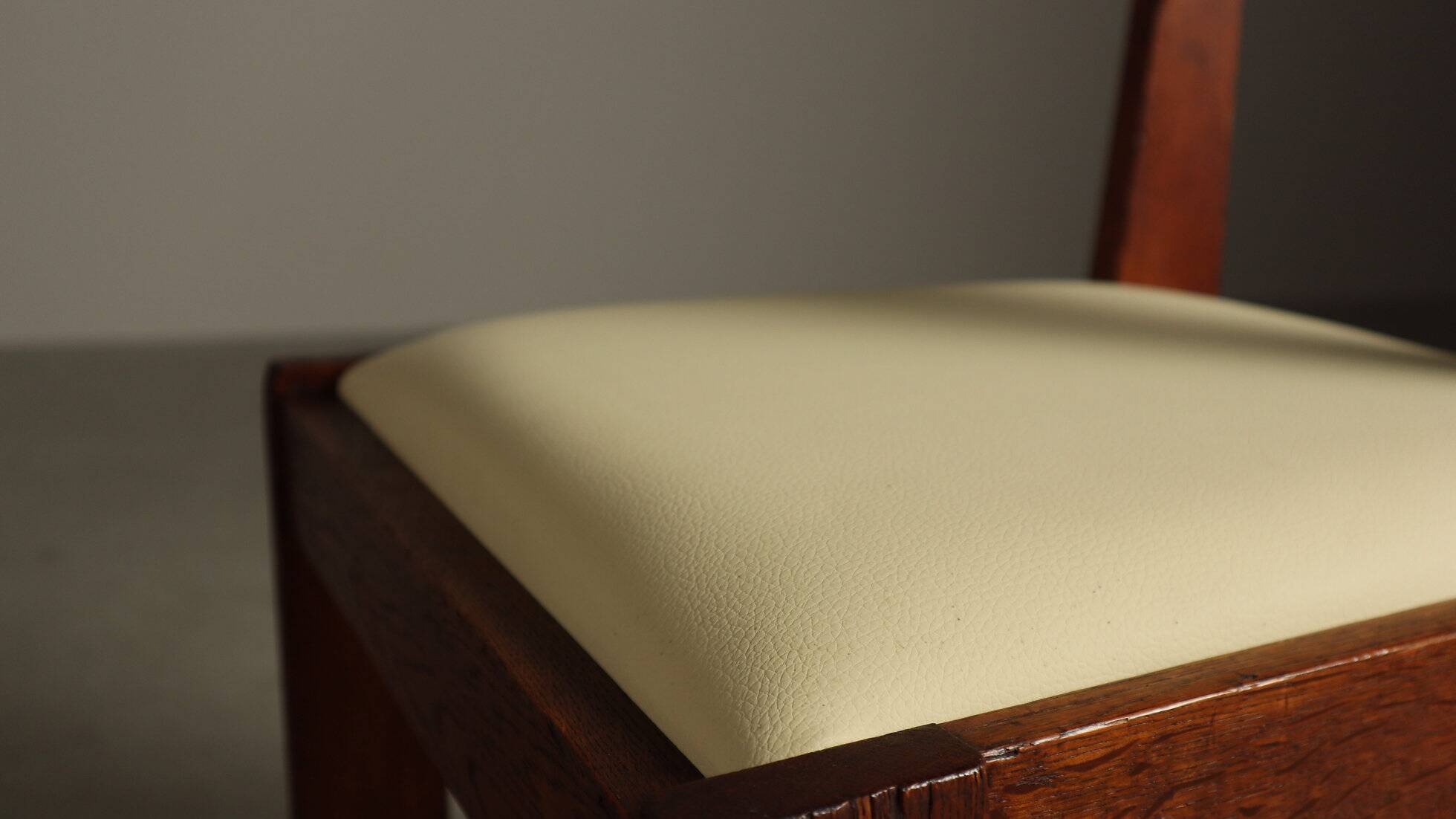 Set of 4 Dutch Hague School oak dining chairs, 1925-1935