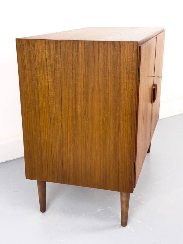 Buffet danois en teck par Børge Mogensen pour Søborg Møbelfabrik, années 1960.