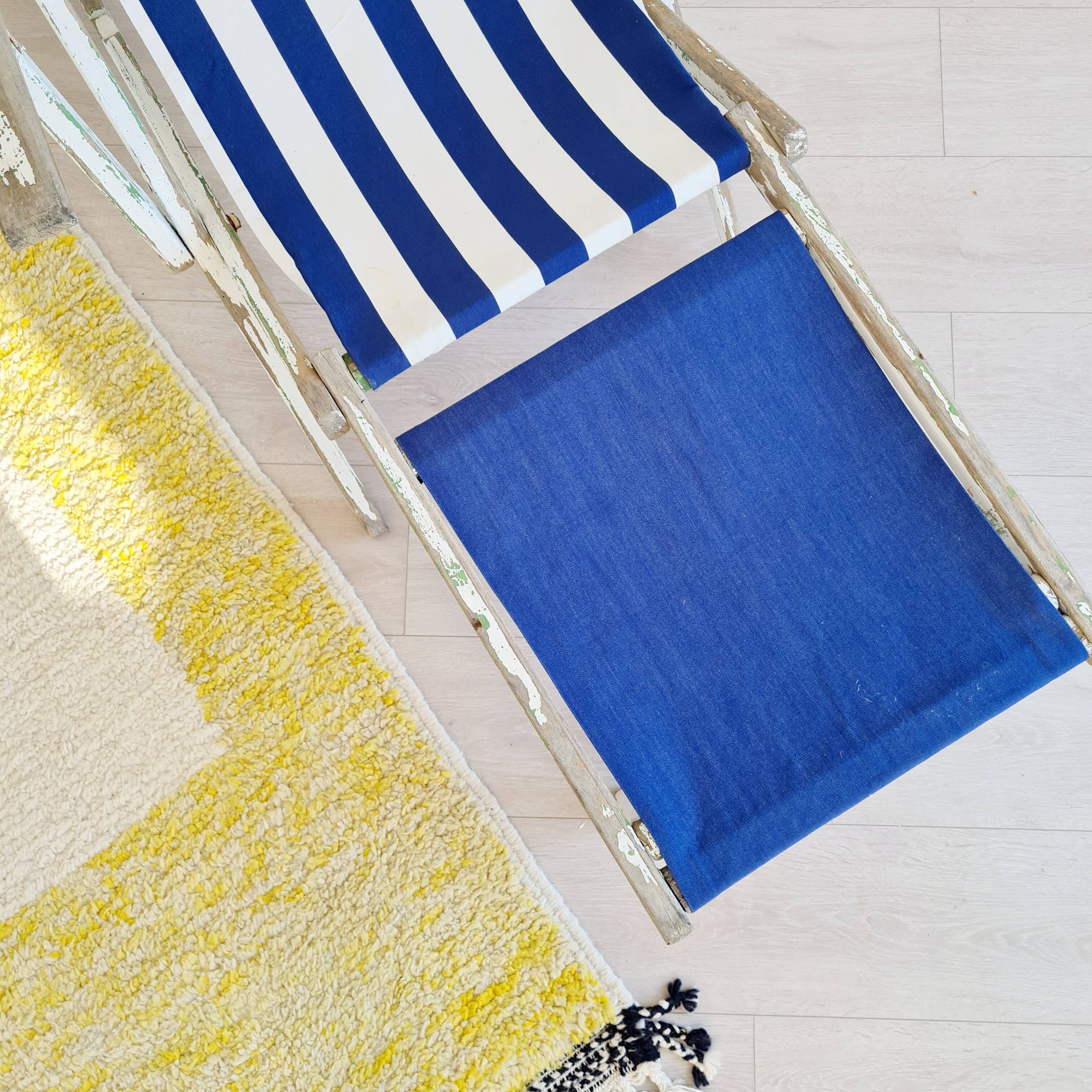 Deck chair - Vintage striped blue and white fabric.