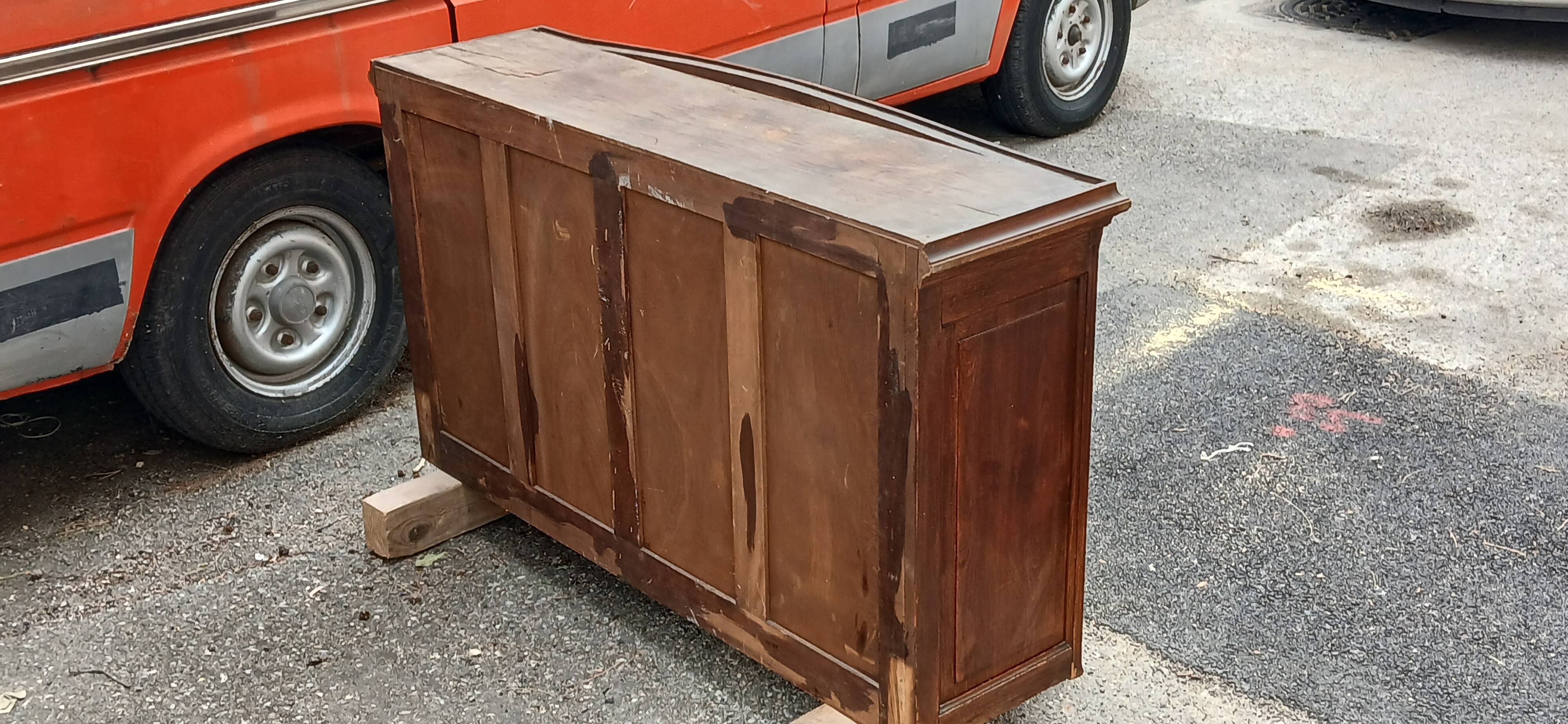 Dresser / display cabinet / sideboard top with beveled glass
