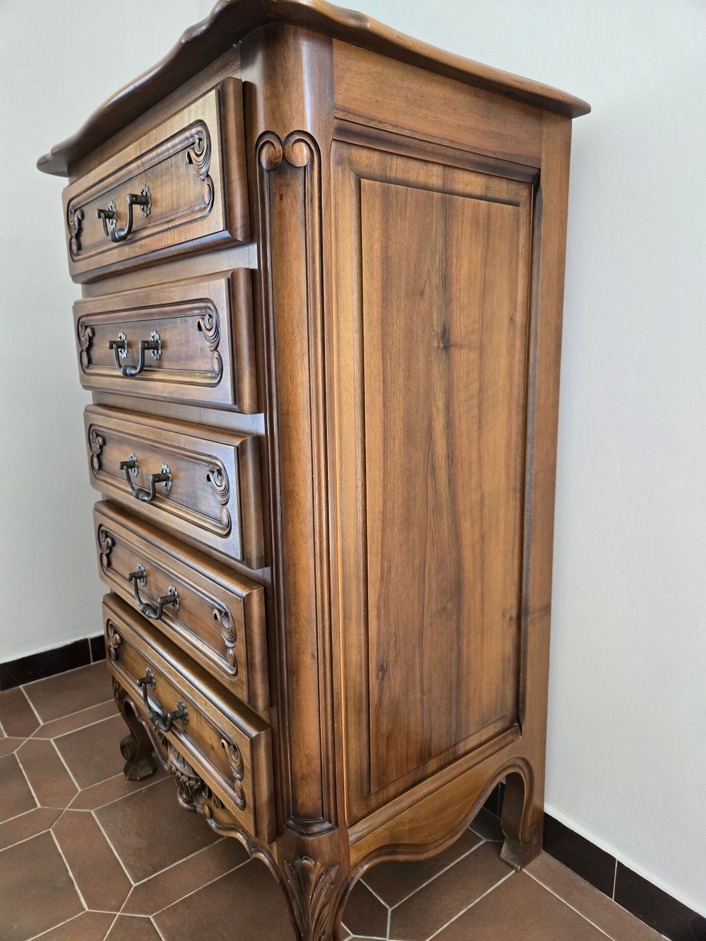 Antique chest of drawers with 5 solid wood drawers (Louis XV style)
