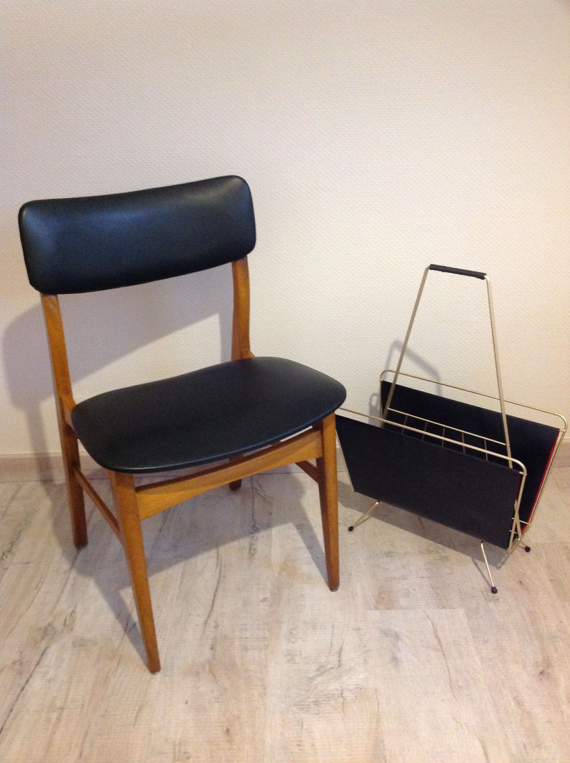 Magazine holder in gold metal and black / vintage dressing 60s-70s