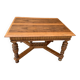 Table à manger sculptée hongroise en bois marron, vers 1890 — plateau carré, pieds tournés et croisillons sculptés