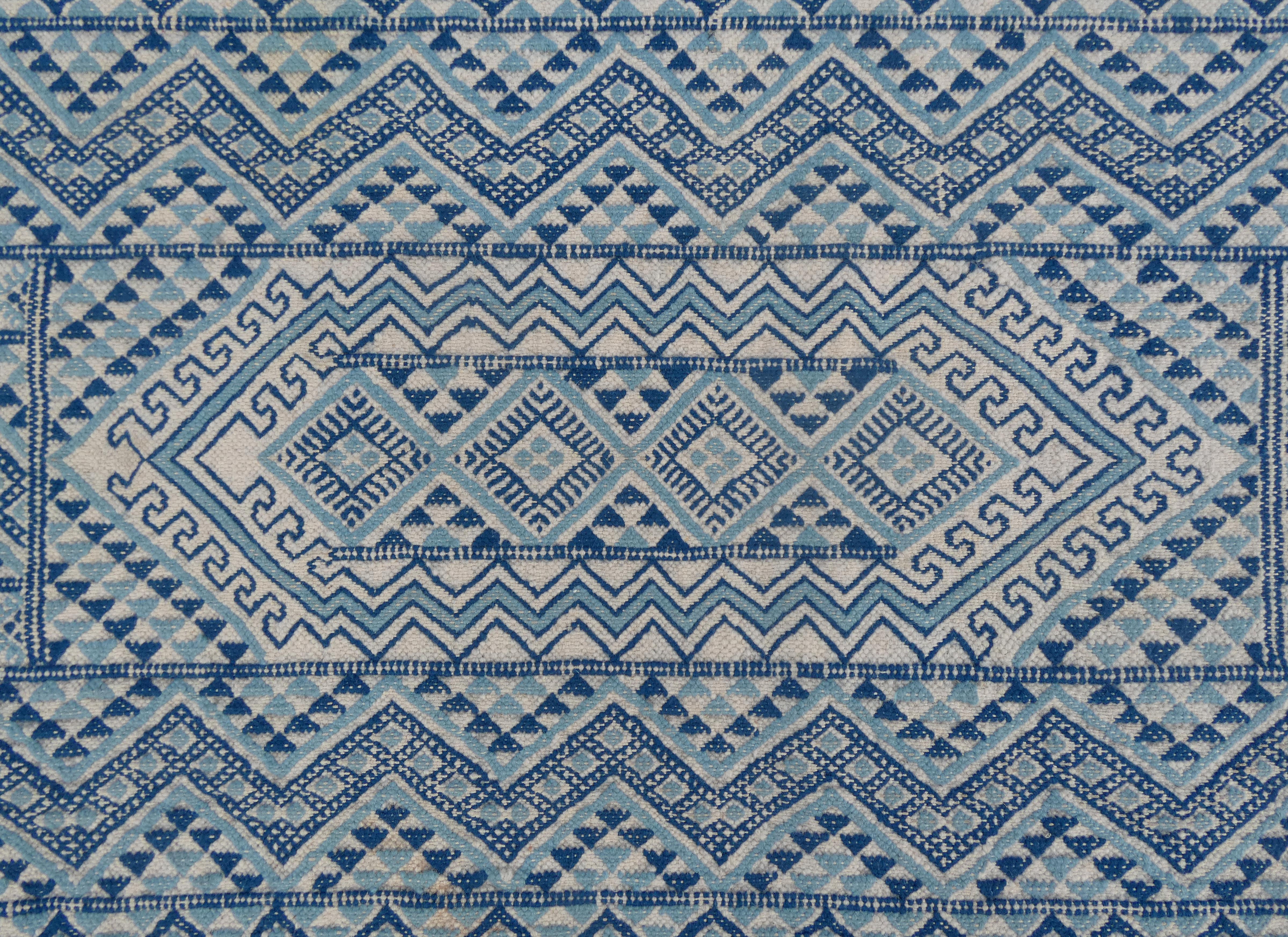 Oriental carpet 138 cm x 70 cm