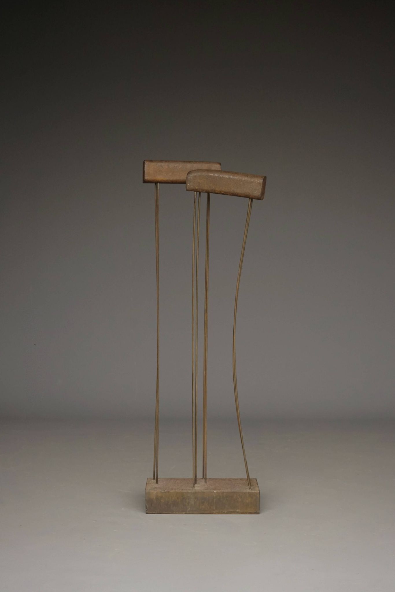 Sculpture cinétique abstraite en métal, dans le style de Harry Bertoia, années 1960