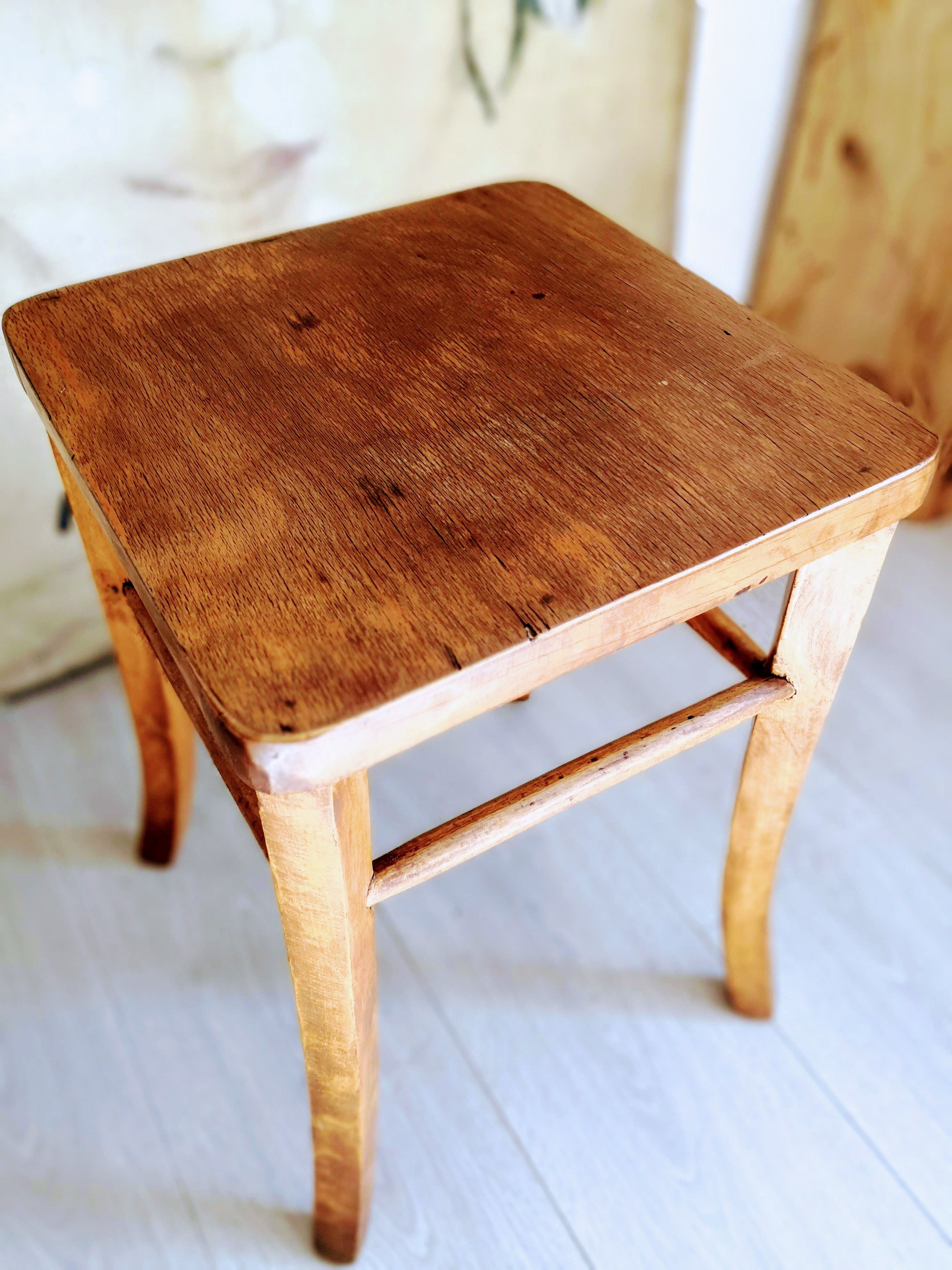 Bistro stool